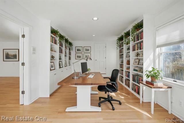 Builiding view nineteen for 5840 Inkster, West Bloomfield, MI. 48323