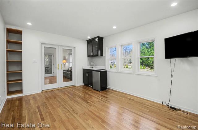 Builiding view seven for 5840 Inkster, West Bloomfield, MI. 48323