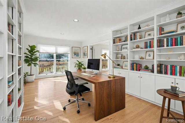 Builiding view seventeen for 5840 Inkster, West Bloomfield, MI. 48323