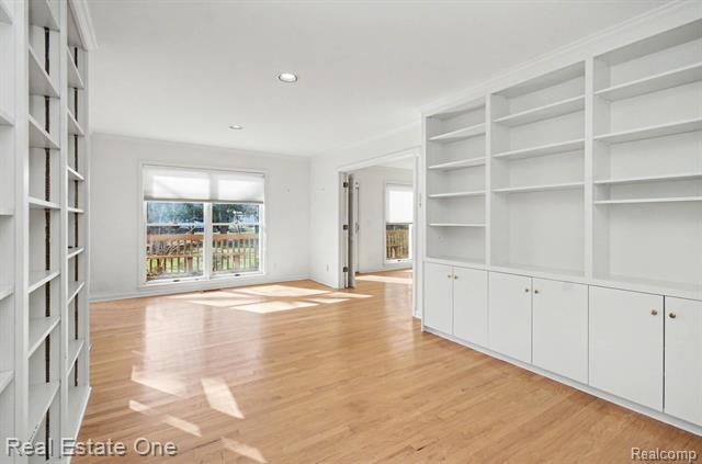 Builiding view sixteen for 5840 Inkster, West Bloomfield, MI. 48323