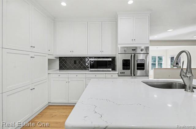 Builiding view thirteen for 5840 Inkster, West Bloomfield, MI. 48323