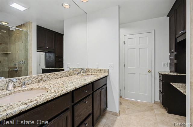 Builiding view thirty four for 5840 Inkster, West Bloomfield, MI. 48323