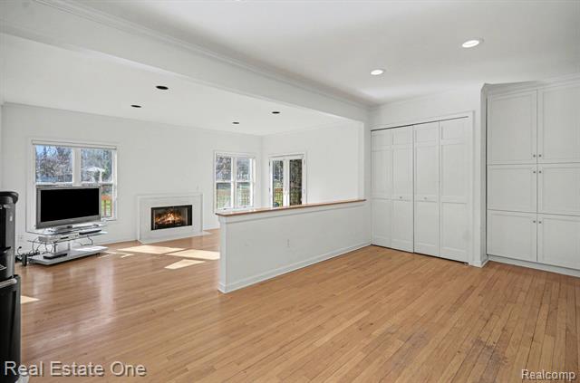 Builiding view twenty five for 5840 Inkster, West Bloomfield, MI. 48323