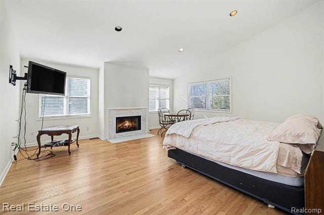 Builiding view twenty six for 5840 Inkster, West Bloomfield, MI. 48323