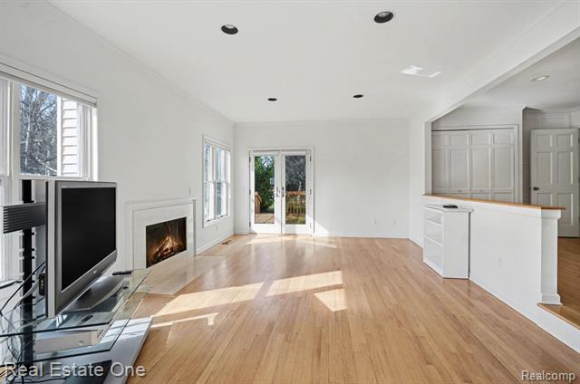 Builiding view twenty for 5840 Inkster, West Bloomfield, MI. 48323