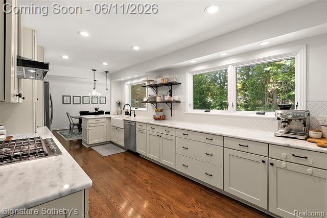 Builiding view fourteen for 5748 Cherry Crest, West Bloomfield, MI. 48322