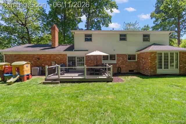Builiding view thirty five for 5748 Cherry Crest, West Bloomfield, MI. 48322