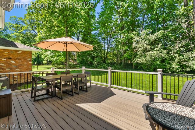 Builiding view thirty six for 5748 Cherry Crest, West Bloomfield, MI. 48322