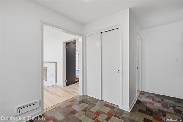 Builiding view eight for 4190 Valley Forge, Bloomfield Hills, MI. 48301
