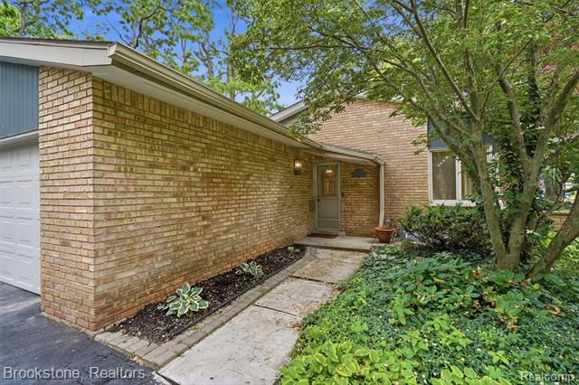 Builiding view forty for 4190 Valley Forge, Bloomfield Hills, MI. 48301