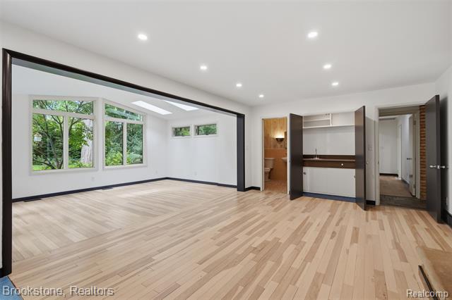 Builiding view fourteen for 4190 Valley Forge, Bloomfield Hills, MI. 48301