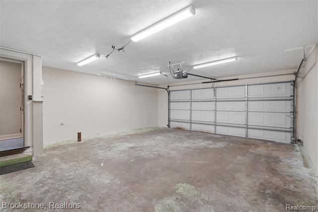 Builiding view thirty eight for 4190 Valley Forge, Bloomfield Hills, MI. 48301
