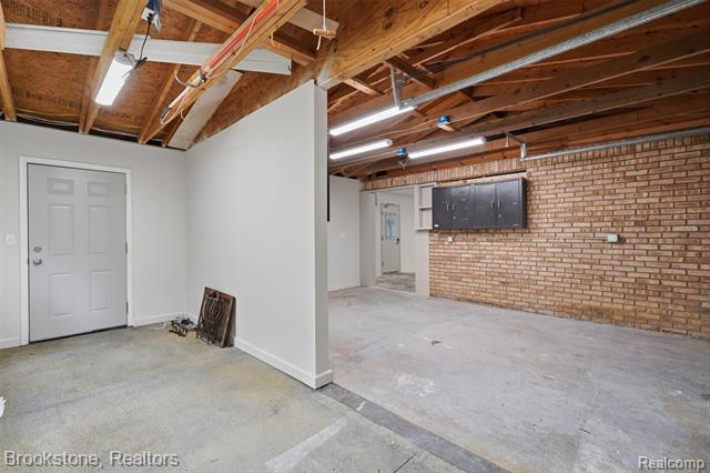 Builiding view thirty seven for 4190 Valley Forge, Bloomfield Hills, MI. 48301