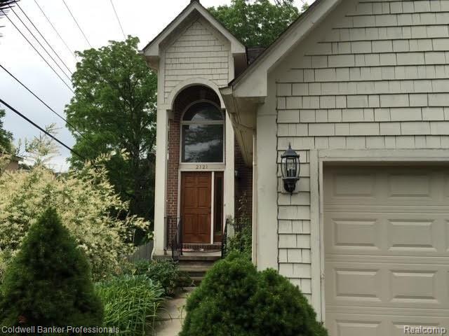 front view for 2121 Sunny Crest Dr, West Bloomfield, Mi. 48323