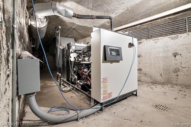 Builiding view fifty for 5904 Wing Lake, Bloomfield Hills, MI. 48301