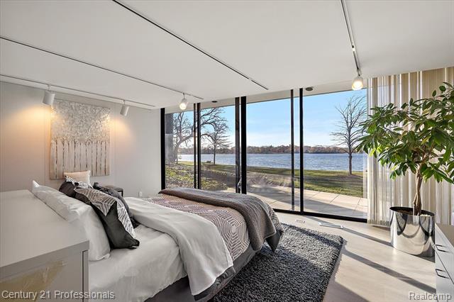 Builiding view forty six for 5904 Wing Lake, Bloomfield Hills, MI. 48301