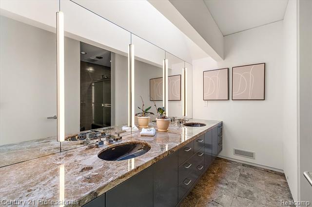 Builiding view forty three for 5904 Wing Lake, Bloomfield Hills, MI. 48301