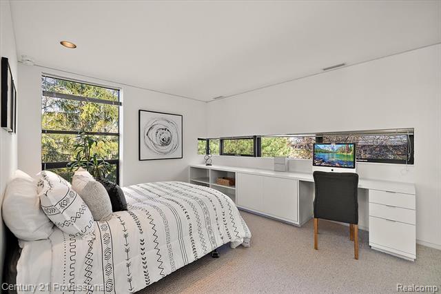 Builiding view forty two for 5904 Wing Lake, Bloomfield Hills, MI. 48301