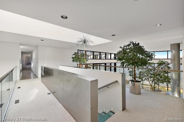 Builiding view forty for 5904 Wing Lake, Bloomfield Hills, MI. 48301