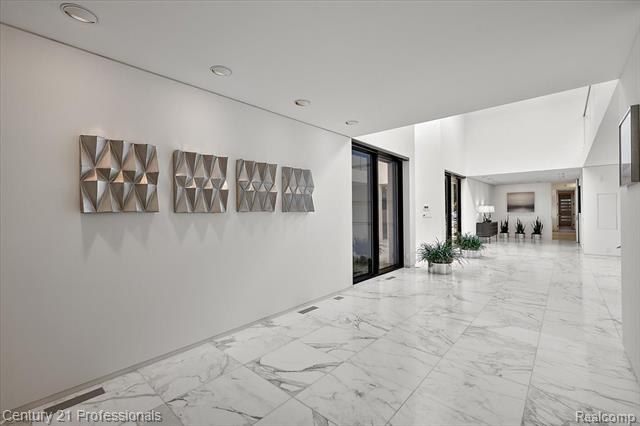 Builiding view nineteen for 5904 Wing Lake, Bloomfield Hills, MI. 48301