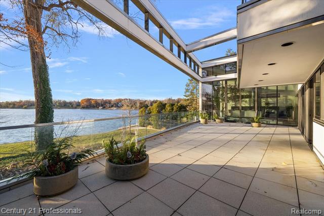 Builiding view one for 5904 Wing Lake, Bloomfield Hills, MI. 48301