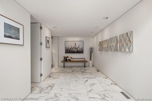 Builiding view sixteen for 5904 Wing Lake, Bloomfield Hills, MI. 48301