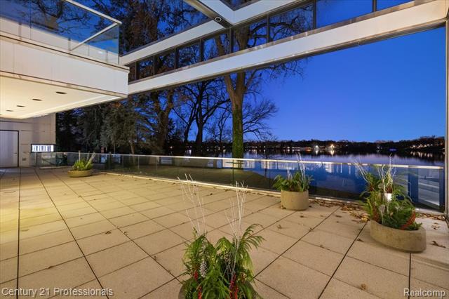 Builiding view ten for 5904 Wing Lake, Bloomfield Hills, MI. 48301