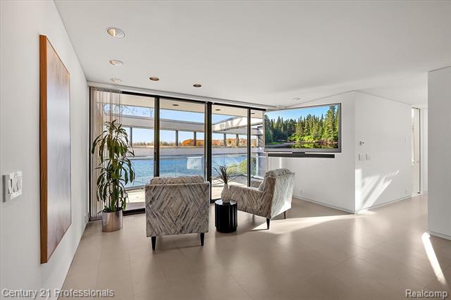 Builiding view thirty four for 5904 Wing Lake, Bloomfield Hills, MI. 48301