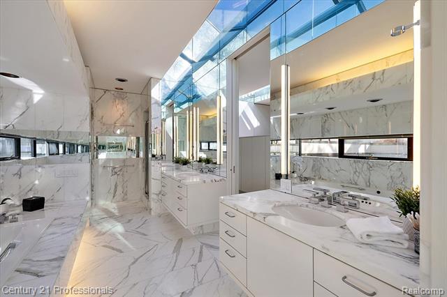 Builiding view thirty nine for 5904 Wing Lake, Bloomfield Hills, MI. 48301