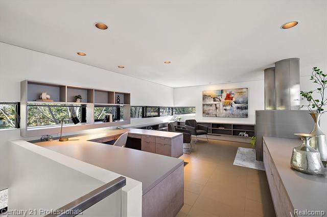 Builiding view thirty two for 5904 Wing Lake, Bloomfield Hills, MI. 48301