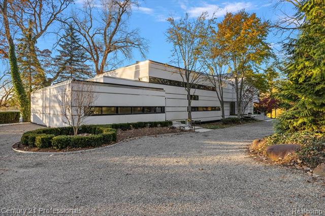 Builiding view three for 5904 Wing Lake, Bloomfield Hills, MI. 48301