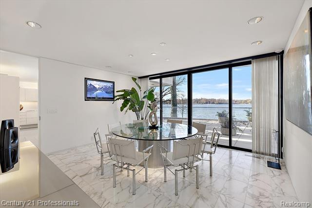 Builiding view twenty one for 5904 Wing Lake, Bloomfield Hills, MI. 48301