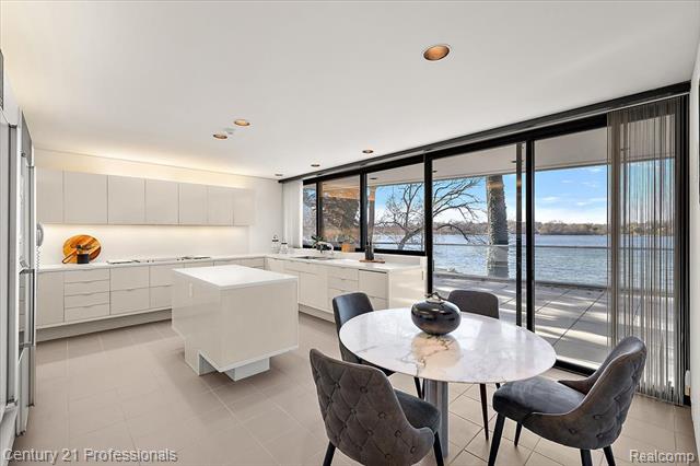 Builiding view twenty three for 5904 Wing Lake, Bloomfield Hills, MI. 48301