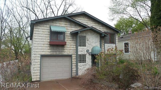 front view for 2149 Sunny Crest Dr, West Bloomfield, Mi. 48323