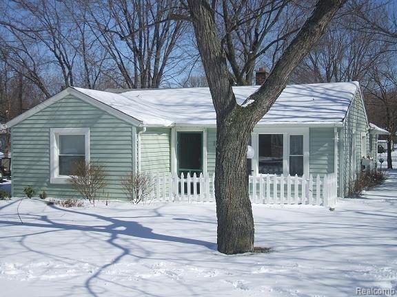 front view for 1674 Kirkton Dr, Troy, Mi. 48083