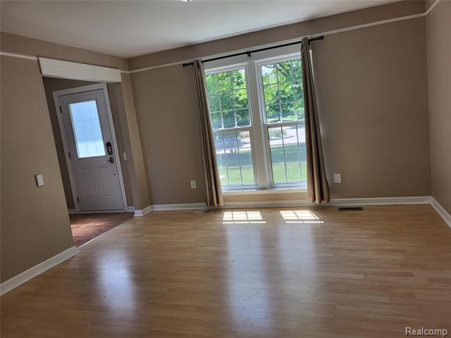 Builiding view eighteen for 5791 Beauchamp, West Bloomfield, MI. 48322