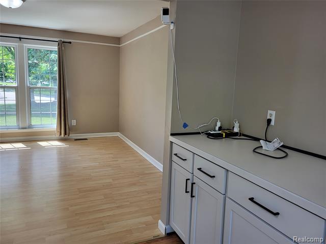 Builiding view fifteen for 5791 Beauchamp, West Bloomfield, MI. 48322
