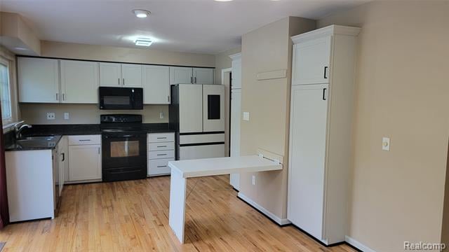 Builiding view nine for 5791 Beauchamp, West Bloomfield, MI. 48322
