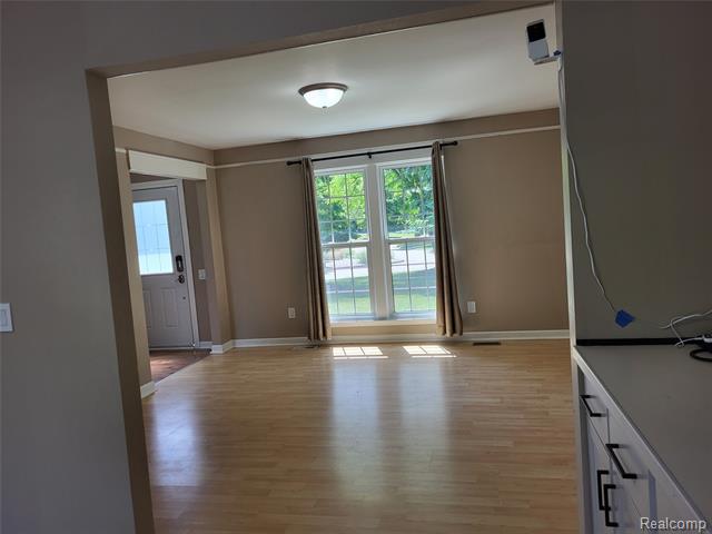Builiding view seventeen for 5791 Beauchamp, West Bloomfield, MI. 48322