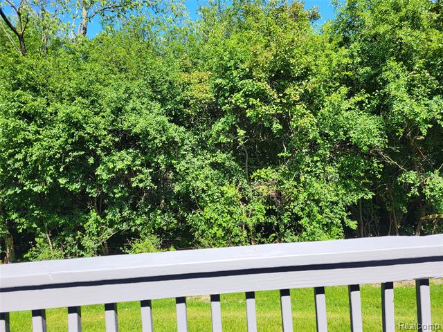 Builiding view thirty nine for 5791 Beauchamp, West Bloomfield, MI. 48322