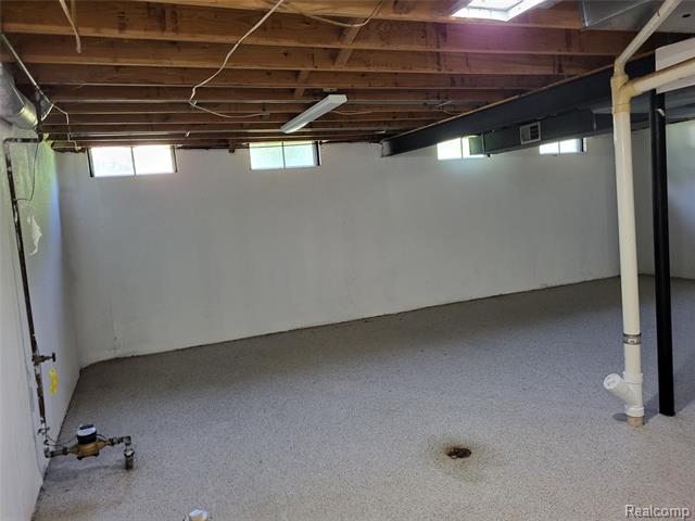 Builiding view thirty for 5791 Beauchamp, West Bloomfield, MI. 48322
