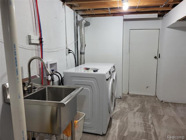 Builiding view twenty eight for 5791 Beauchamp, West Bloomfield, MI. 48322