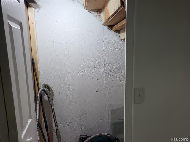Builiding view twenty nine for 5791 Beauchamp, West Bloomfield, MI. 48322