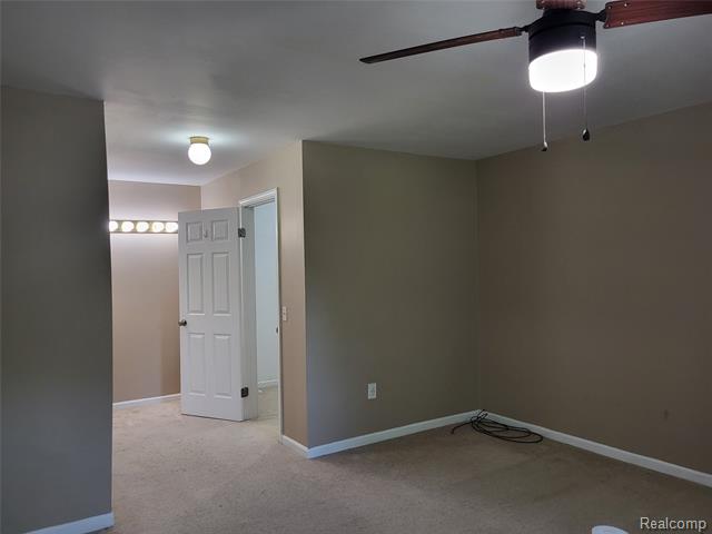 Builiding view twenty one for 5791 Beauchamp, West Bloomfield, MI. 48322