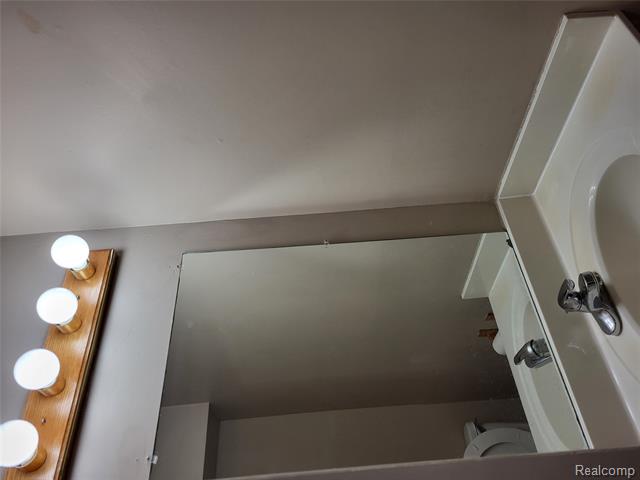 Builiding view twenty three for 5791 Beauchamp, West Bloomfield, MI. 48322