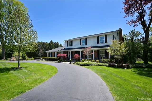 front view for 4655 Walnut Lake Rd, Bloomfield Hills, Mi. 48301