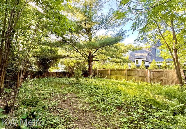Builiding view fourteen for 1011 Madison, Birmingham, MI. 48009