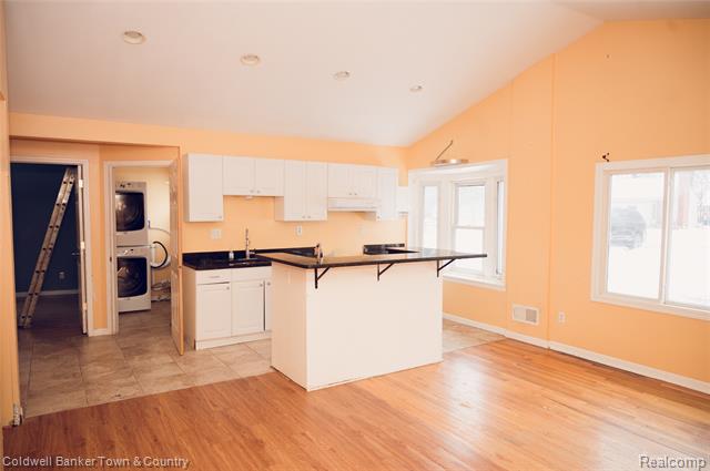 Builiding view one for 1733 Westwood, Troy, MI. 48083