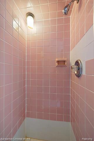 Builiding view eighteen for 6030 Lahser, Bloomfield Hills, MI. 48301