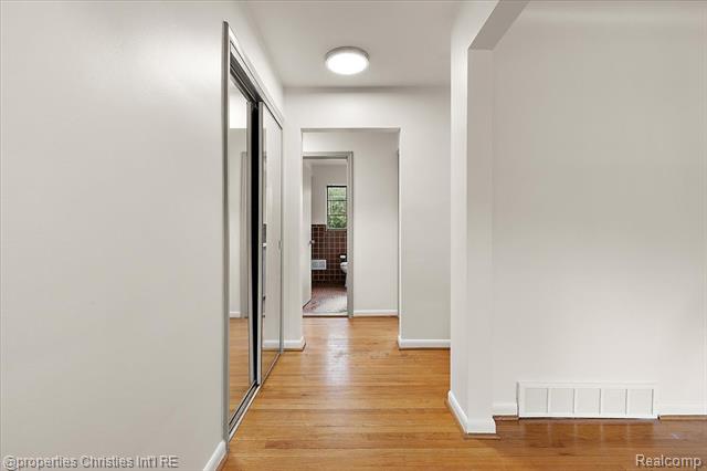 Builiding view four for 6030 Lahser, Bloomfield Hills, MI. 48301